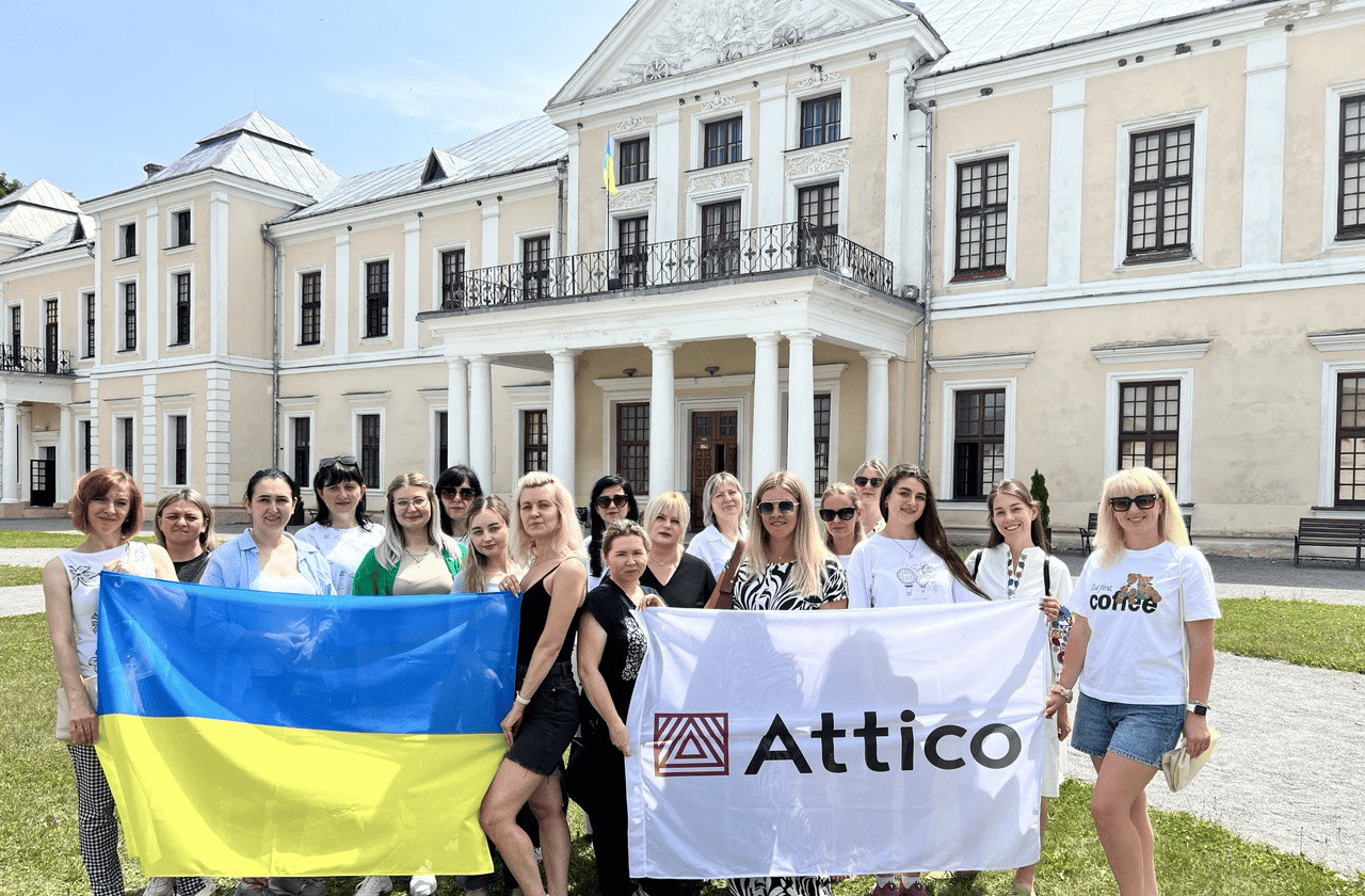 Команда магазину Аттіко